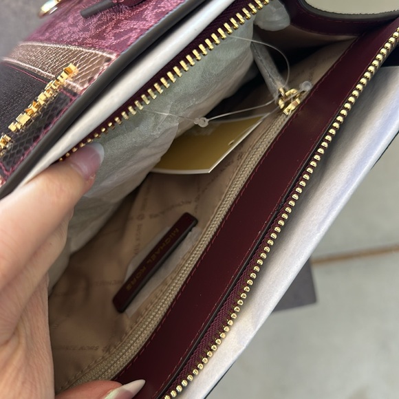 BRAND NEW MICHAEL KORS BAG! Rose gold stripe on front! Burgundy colors! - Picture 7 of 17